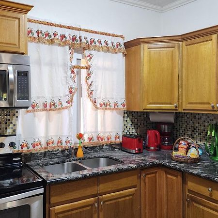Central Upscale New Kingston Apt With Pool Bagian luar foto
