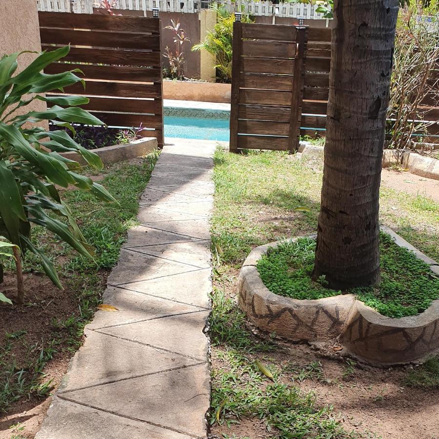 Central Upscale New Kingston Apt With Pool Bagian luar foto