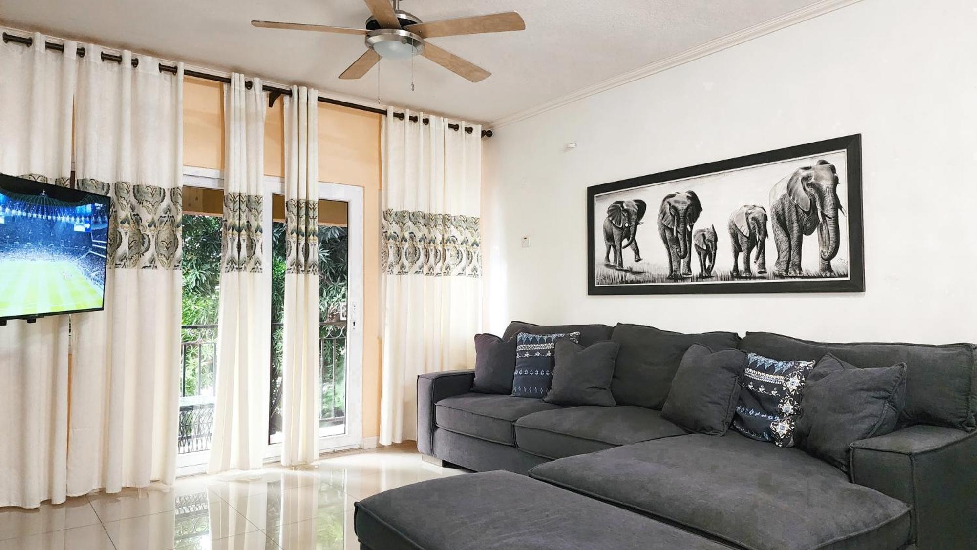 Central Upscale New Kingston Apt With Pool Bagian luar foto