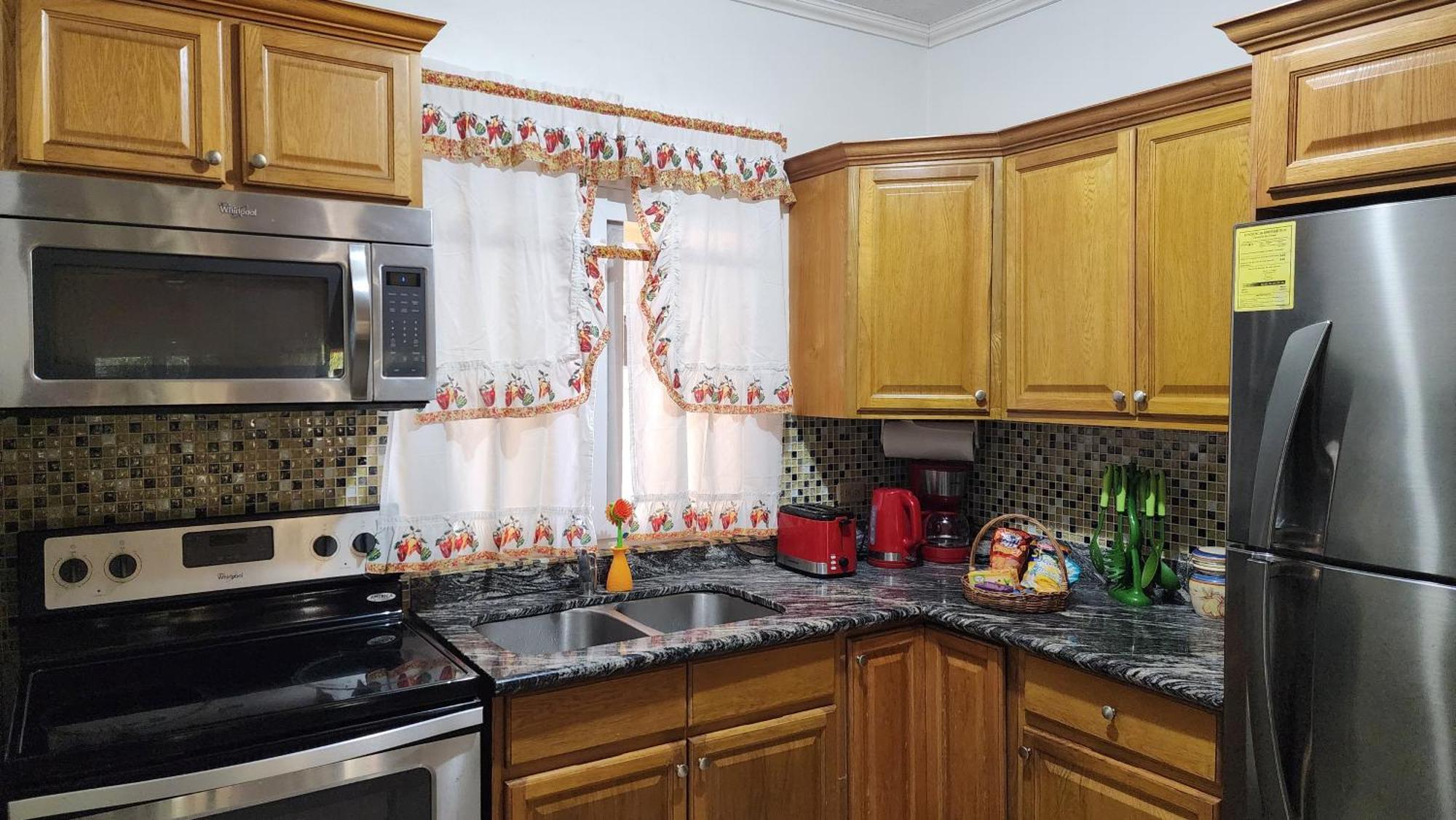 Central Upscale New Kingston Apt With Pool Bagian luar foto